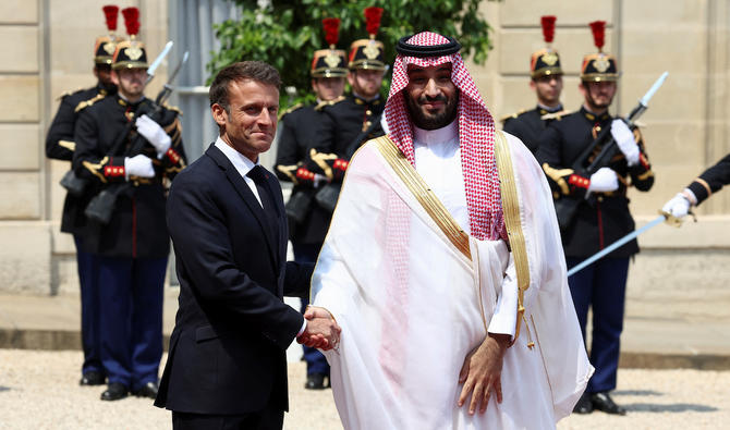 Le président français Emmanuel Macron accueille le prince héritier saoudien Mohammed ben Salmane à l'Elysée à Paris le 16 juin 2023 (Photo, Reuters).