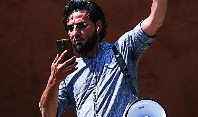 Salwan Momika proteste devant une mosquée à Stockholm le 28 juin 2023, pendant la fête de l'Aïd al-Adha (Photo, AFP).