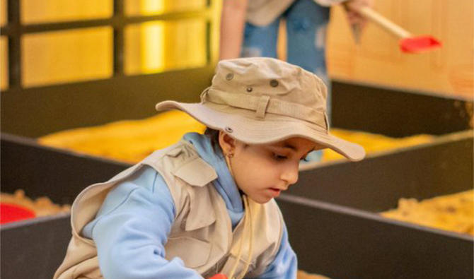 Les jeunes Saoudiens découvrent l'archéologie grâce au programme