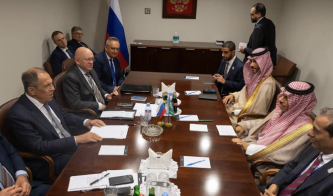 Le prince Faisal et le ministre russe des Affaires étrangères, Sergueï Lavrov, ont discuté des nouvelles évolutions de la crise russo-ukrainienne. (SPA)