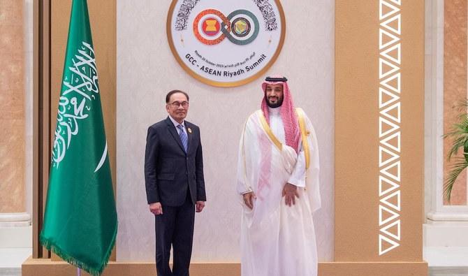 Le prince héritier saoudien, Mohammed ben Salmane, accueille les dirigeants de l'Asean et du CCG avant le premier sommet des blocs régionaux à Riyad. (SPA)
