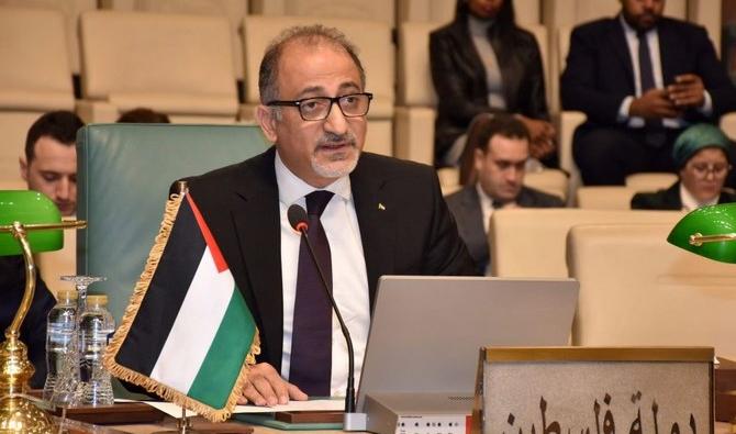 Le représentant permanent de la Palestine auprès de la Ligue arabe, Mohannad Al-Aklouk, lors d’une réunion extraordinaire de la Ligue au Caire, en Égypte, le 22 janvier 2024. (AFP)
