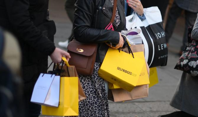 Le fonds souverain saoudien acquiert 40% des grands magasins de luxe Selfridges | Arab News FR