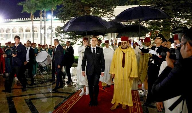 Des retrouvailles chaleureuses entre Macron et le roi du Maroc