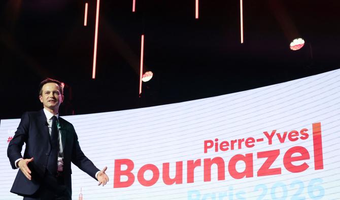 Le secrétaire général du parti Horizons et conseiller de Paris Pierre-Yves Bournazel prononce un discours lors du lancement de sa campagne électorale pour la mairie de Paris, lors d'un rassemblement à la salle de concert du Trianon à Paris, le 3 juin 2025. (AFP)