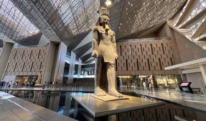 La statue colossale en granit rose du roi Ramsès II, vieille de 3 200 ans, à l'entrée du Grand Musée égyptien. (Fourni)