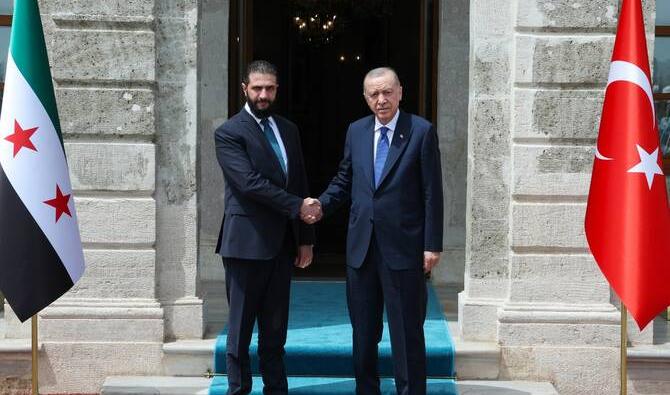 Syrie : un an après Assad, la Turquie privilégie le partenariat à la domination