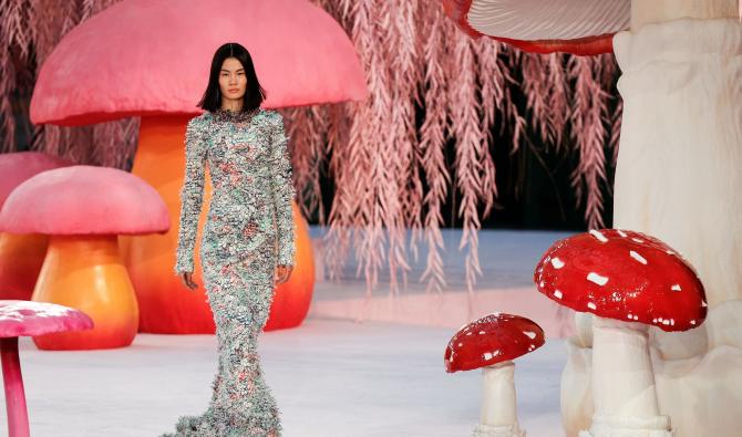 Haute couture: ode à la nature pour les premiers pas de Matthieu Blazy chez Chanel