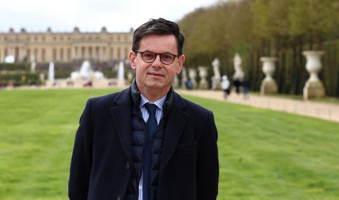 Le président du Château de Versailles nommé à la tête du Louvre en crise