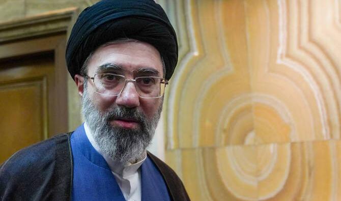 Pourquoi Mojtaba Khamenei a été choisi pour succéder à son père