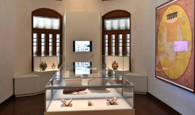 Un rare panneau du XIXe siècle exposé au Musée de la mer Rouge présente le texte complet du Coran
