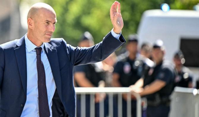 «Mon chat s'appelle Zizou»: à Paris, les supporters ont accueilli le sélectionneur Zidane