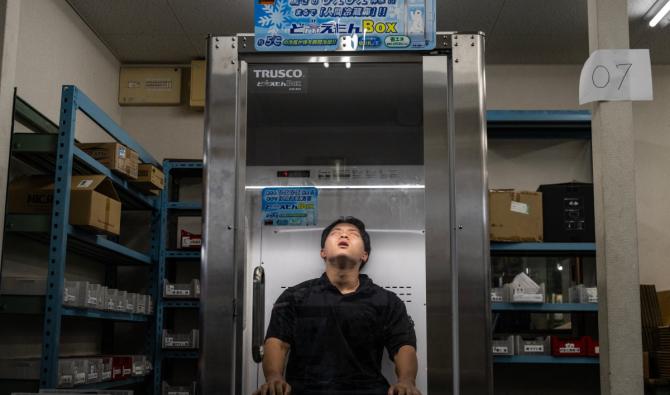 Canicule: un réfrigérateur pour humains soulage les travailleurs japonais
