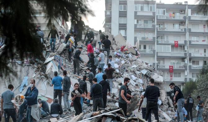 L'espoir et la peur règnent en Turquie à la suite du séisme dévastateur